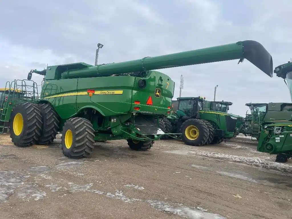 Gallery image 2 for 2024 John Deere S780 Combine