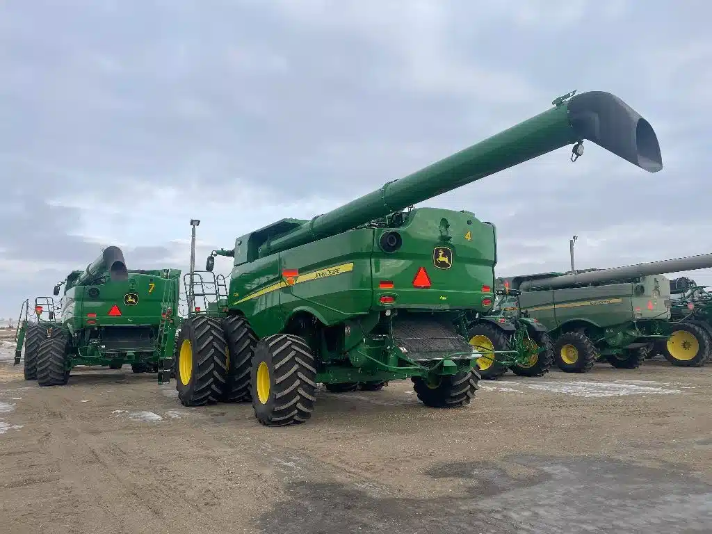Gallery image 2 for 2024 John Deere S780 Combine