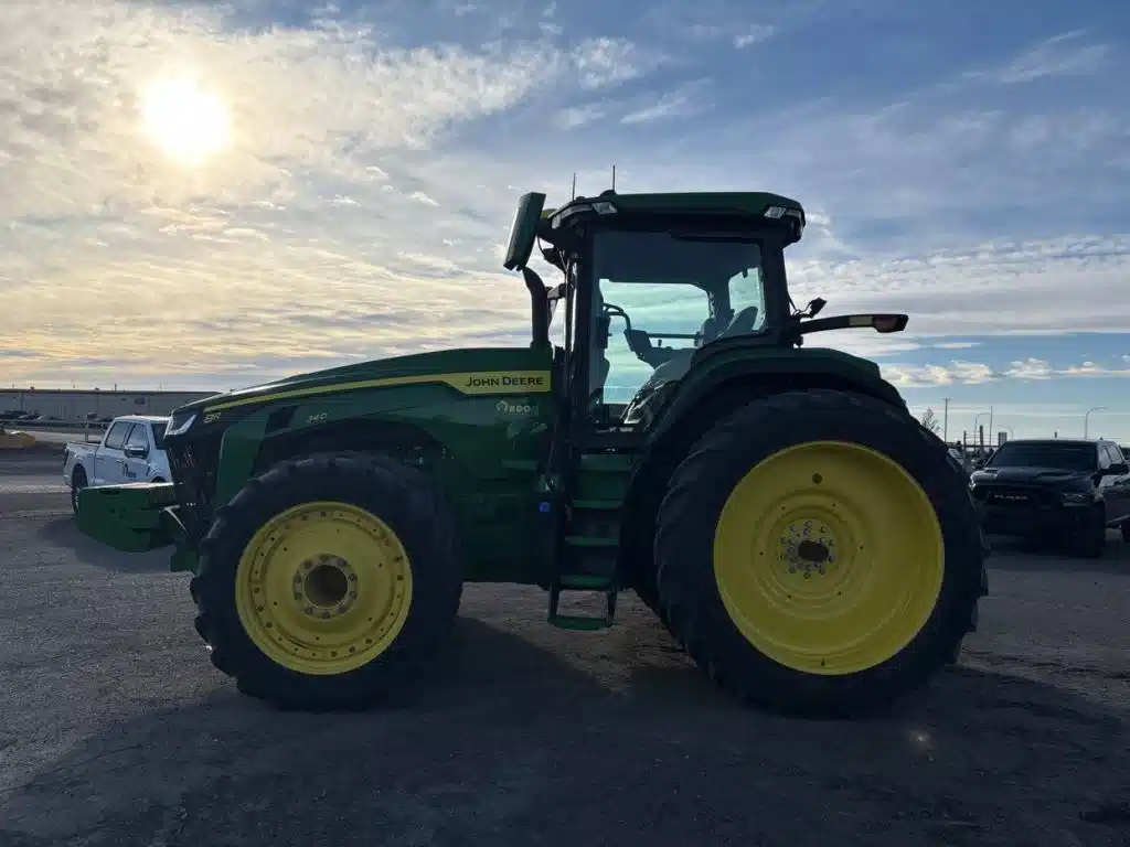 Gallery image 2 for Used 2022 John Deere 8R 340 Tractor