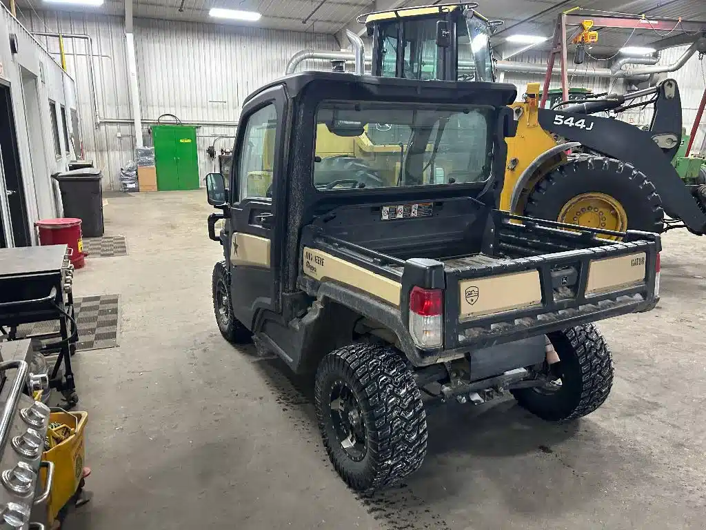 Gallery image 2 for Used 2022 John Deere XUV 835M Utility Vehicle