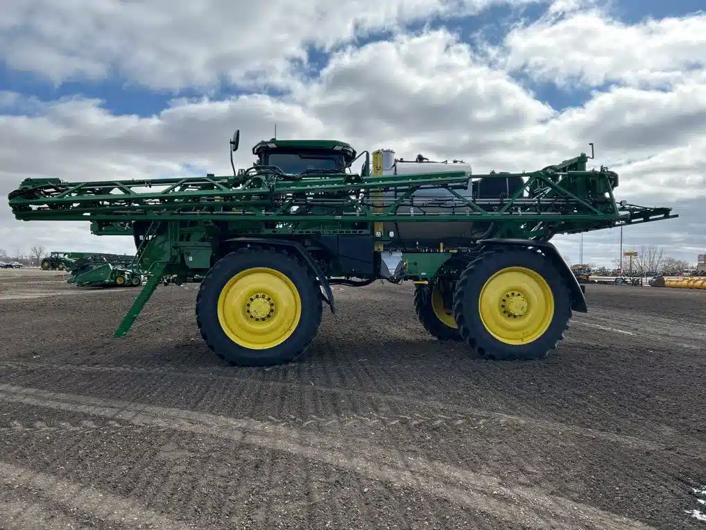 Gallery image 2 for 2024 John Deere 616R Sprayer - Self Propelled