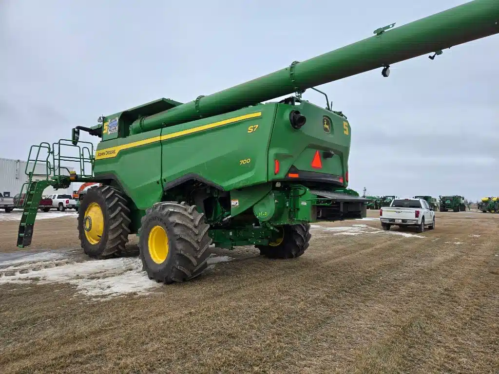 Gallery image 2 for 2025 John Deere S7 700 Combine
