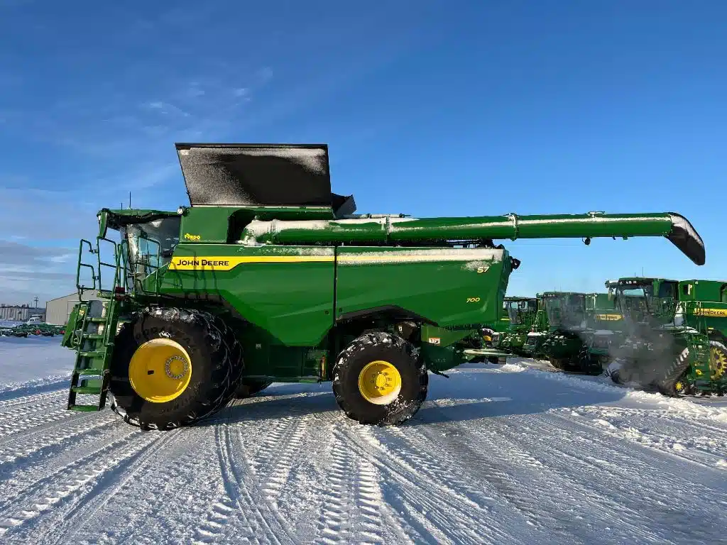 Gallery image 2 for 2025 John Deere S7 700 Combine
