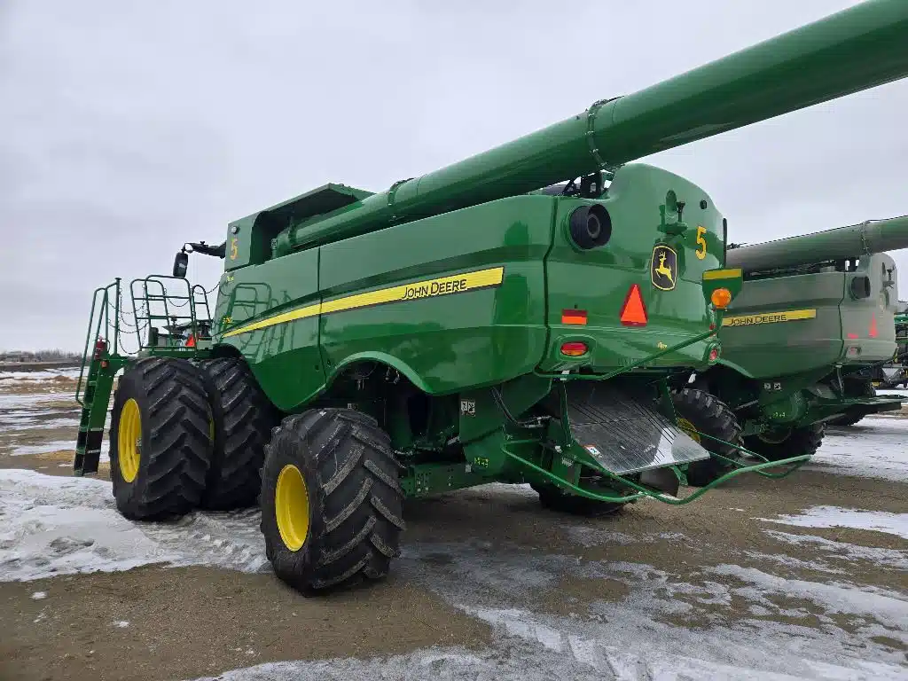 Gallery image 2 for 2024 John Deere S780 Combine