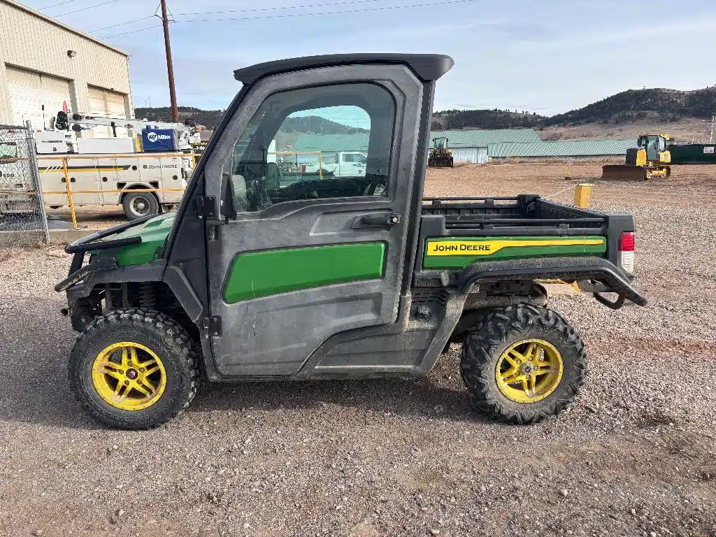 Gallery image 2 for 2021 John Deere XUV 835M Utility Vehicle