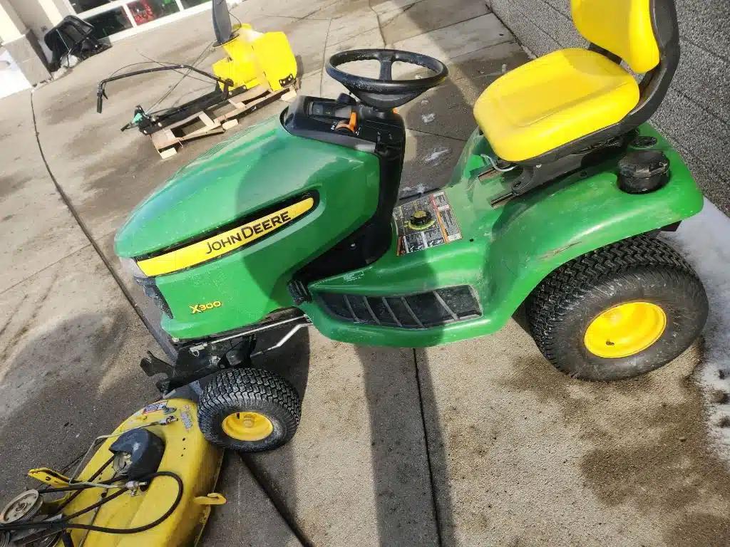 Gallery image 2 for 2013 John Deere X300 Lawn Tractor