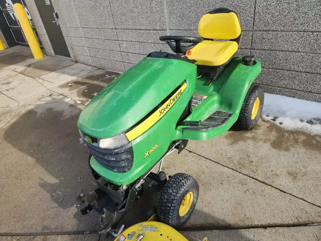 Gallery image 1 for 2013 John Deere X300 Lawn Tractor