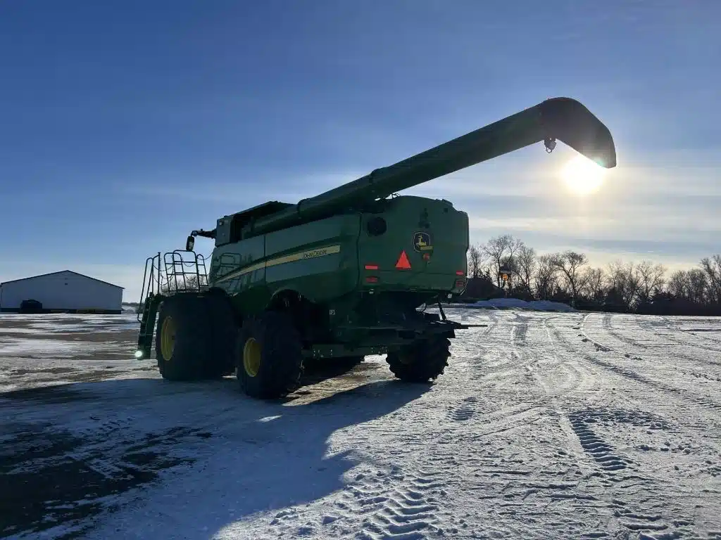 Gallery image 2 for 2022 John Deere S790 Combine