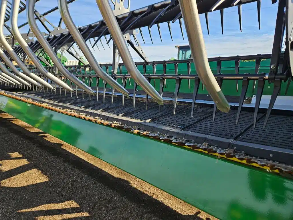 Gallery image 2 for 2023 John Deere HD40F Header - Draper