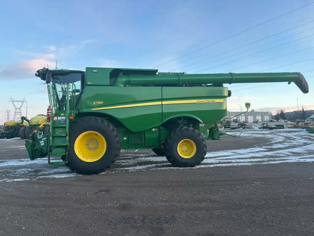 Gallery image 2 for 2024 John Deere S780 Combine