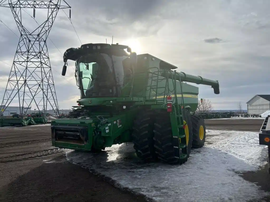 Gallery image 1 for 2024 John Deere S780 Combine