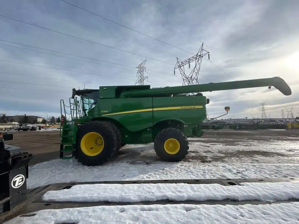 Gallery image 2 for 2024 John Deere S780 Combine