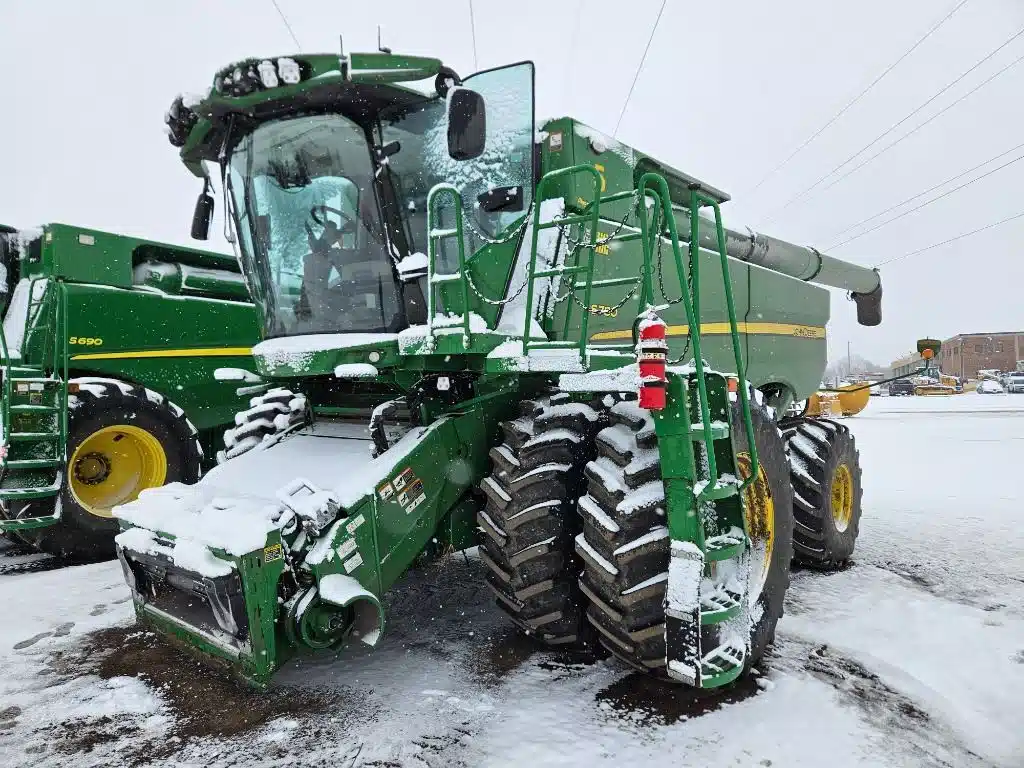 Gallery image 1 for 2024 John Deere S780 Combine