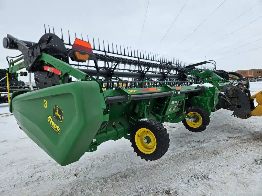 Gallery image 2 for 2023 John Deere HD40F Header - Draper