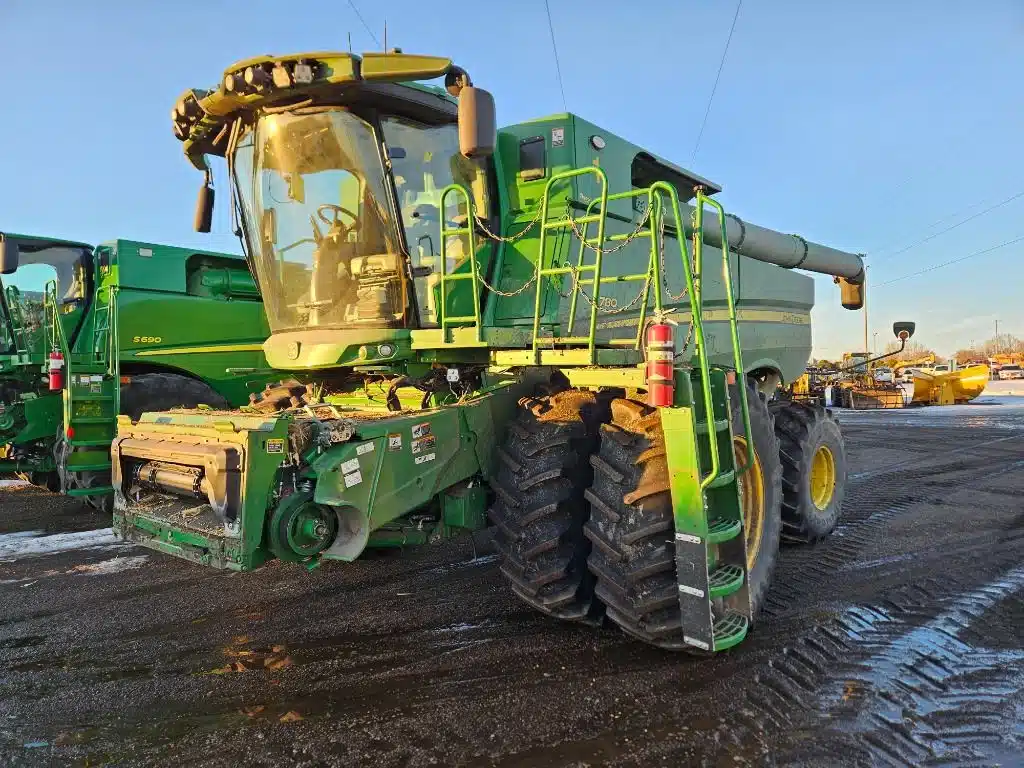 Gallery image 1 for 2024 John Deere S780 Combine