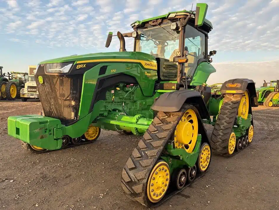 Gallery image 1 for 2025 John Deere 8R 370 Tractor