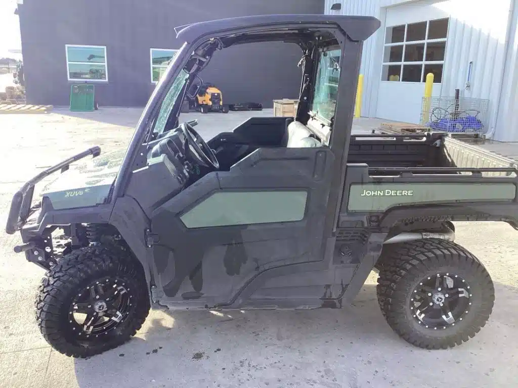 Gallery image 2 for 2022 John Deere XUV 835M Utility Vehicle