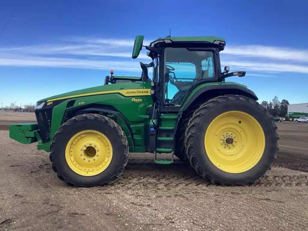 Gallery image 2 for 2022 John Deere 8R 370 Tractor