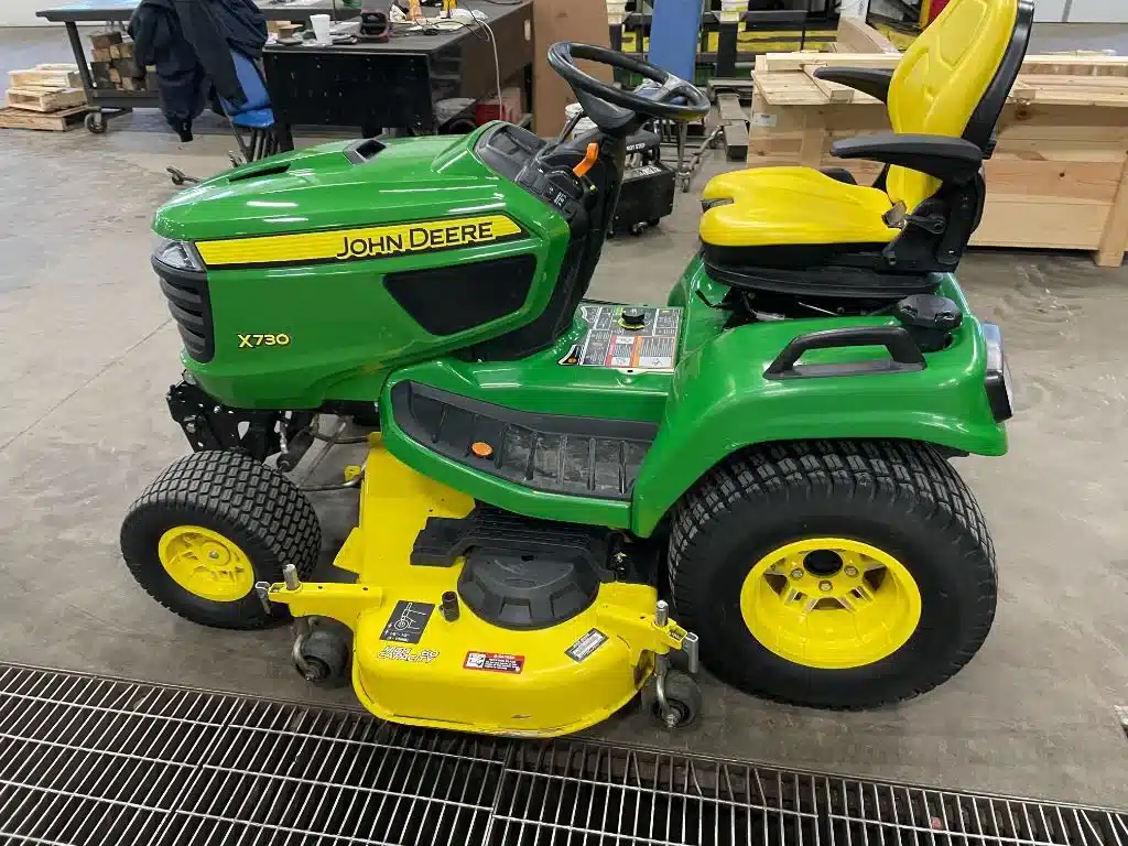Gallery image 2 for 2019 John Deere X730 Lawn Tractor