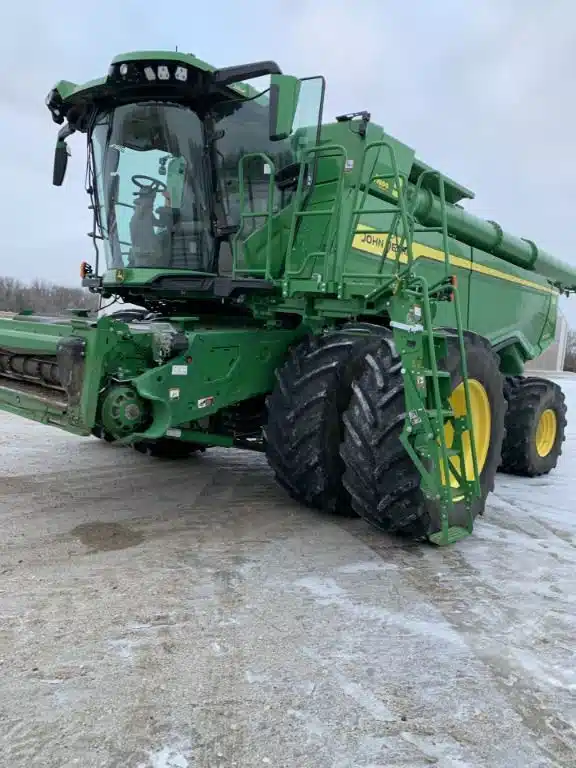 Gallery image 1 for 2023 John Deere X9 1000 Combine