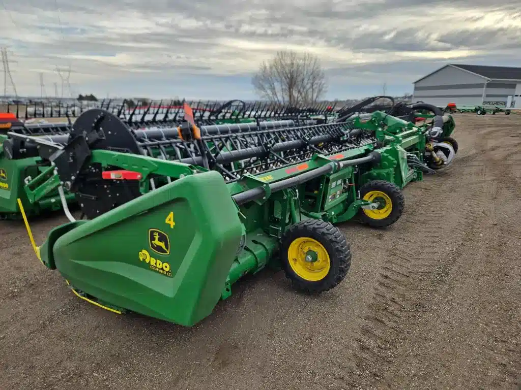 Gallery image 2 for 2023 John Deere HD40F Header - Draper