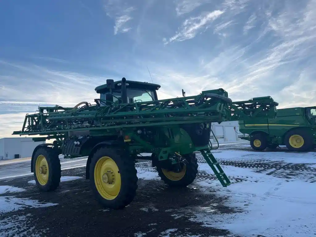 2016 John Deere R4038 Sprayer - Self Propelled