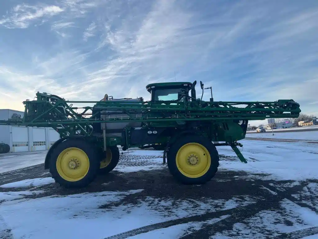 Gallery image 2 for 2016 John Deere R4038 Sprayer - Self Propelled
