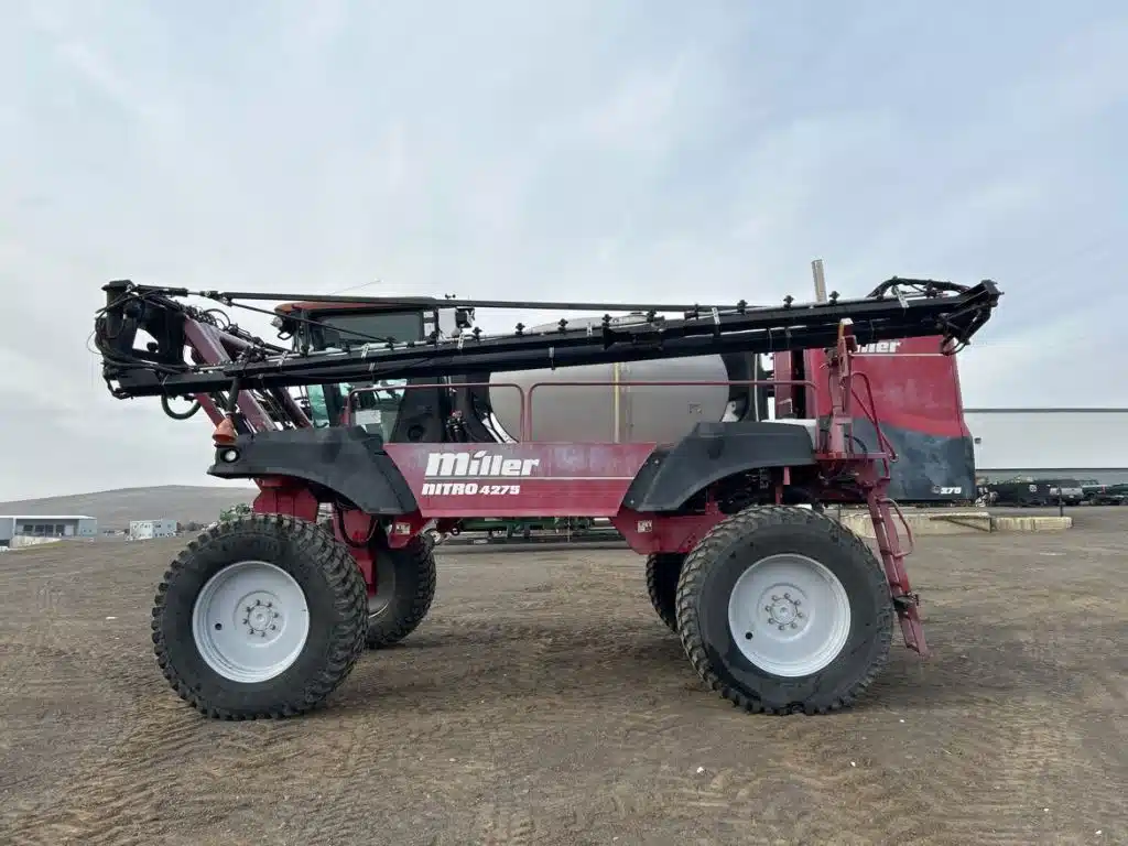 Gallery image 2 for 2008 Miller Pro NITRO 4275 Sprayer - Self Propelled