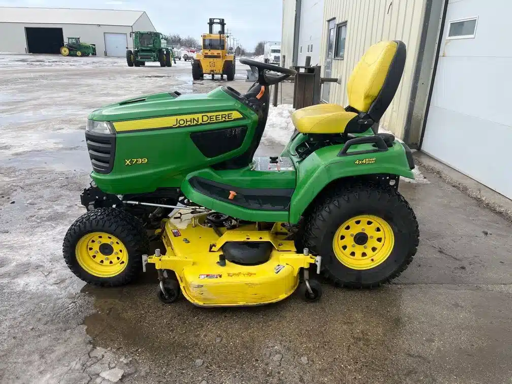 Gallery image 2 for 2013 John Deere X739 Lawn Tractor