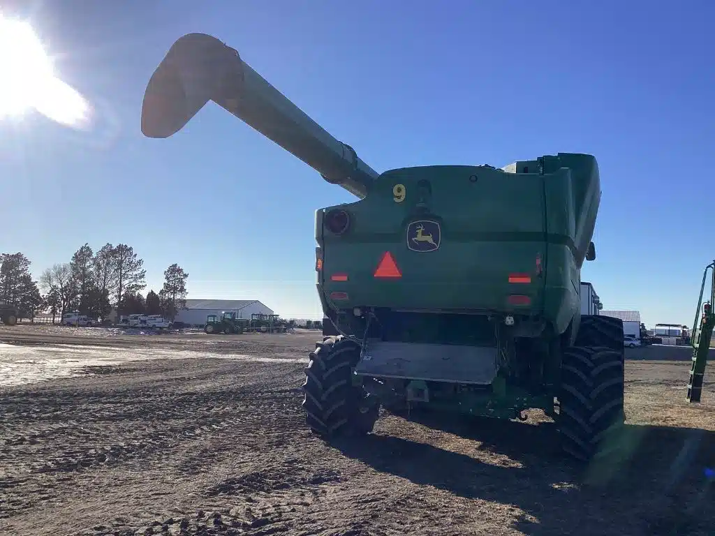 Gallery image 2 for 2023 John Deere S770 Combine