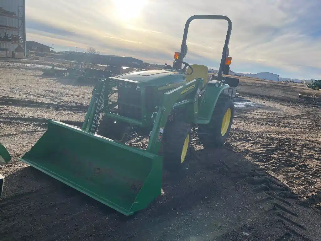 2016 John Deere 3038E Tractor