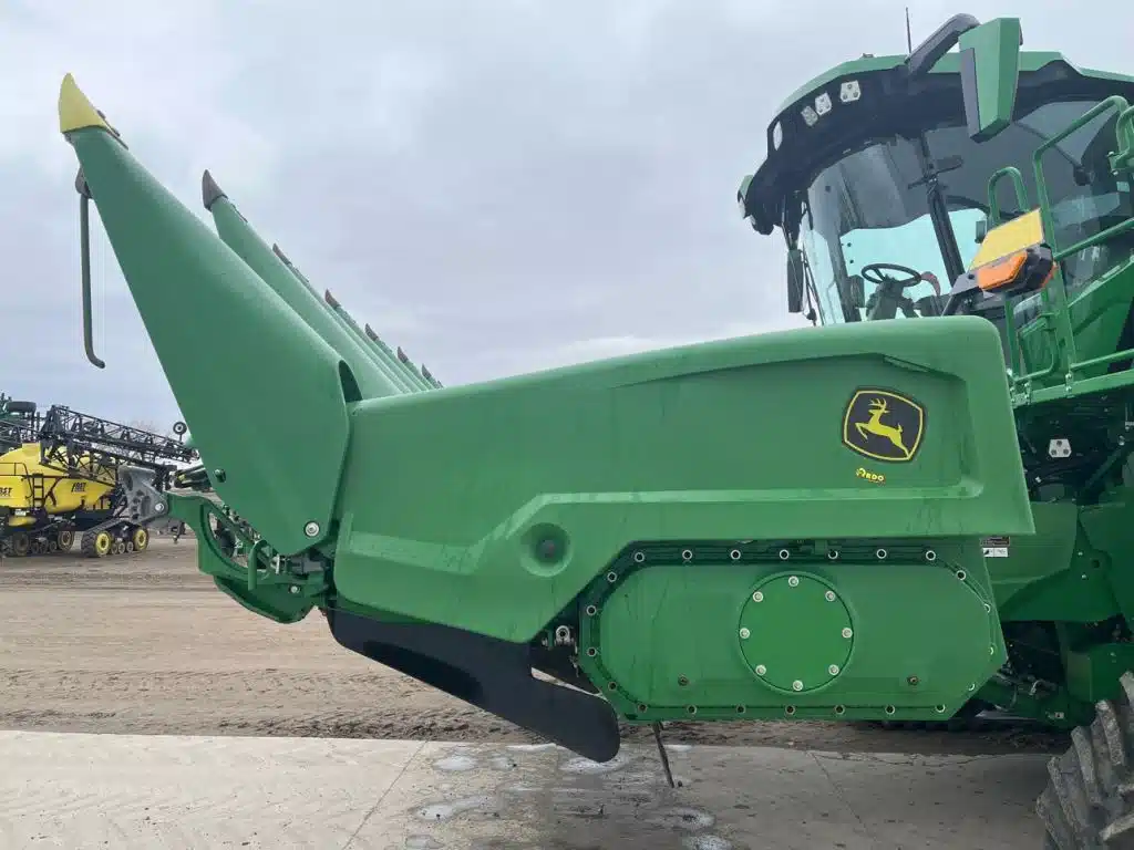 Gallery image 2 for 2024 John Deere C8R Header - Row Crop