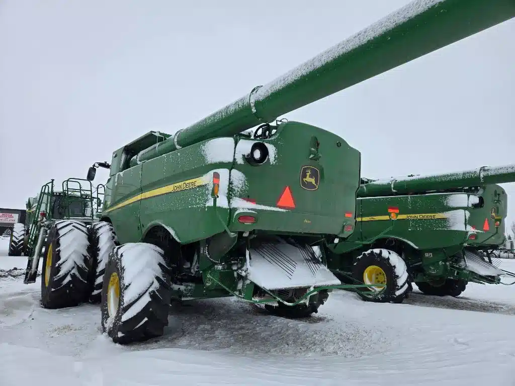 Gallery image 2 for 2024 John Deere S780 Combine