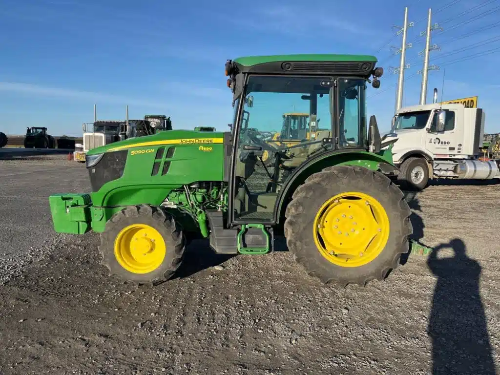 Gallery image 2 for 2022 John Deere 5090GN Tractor