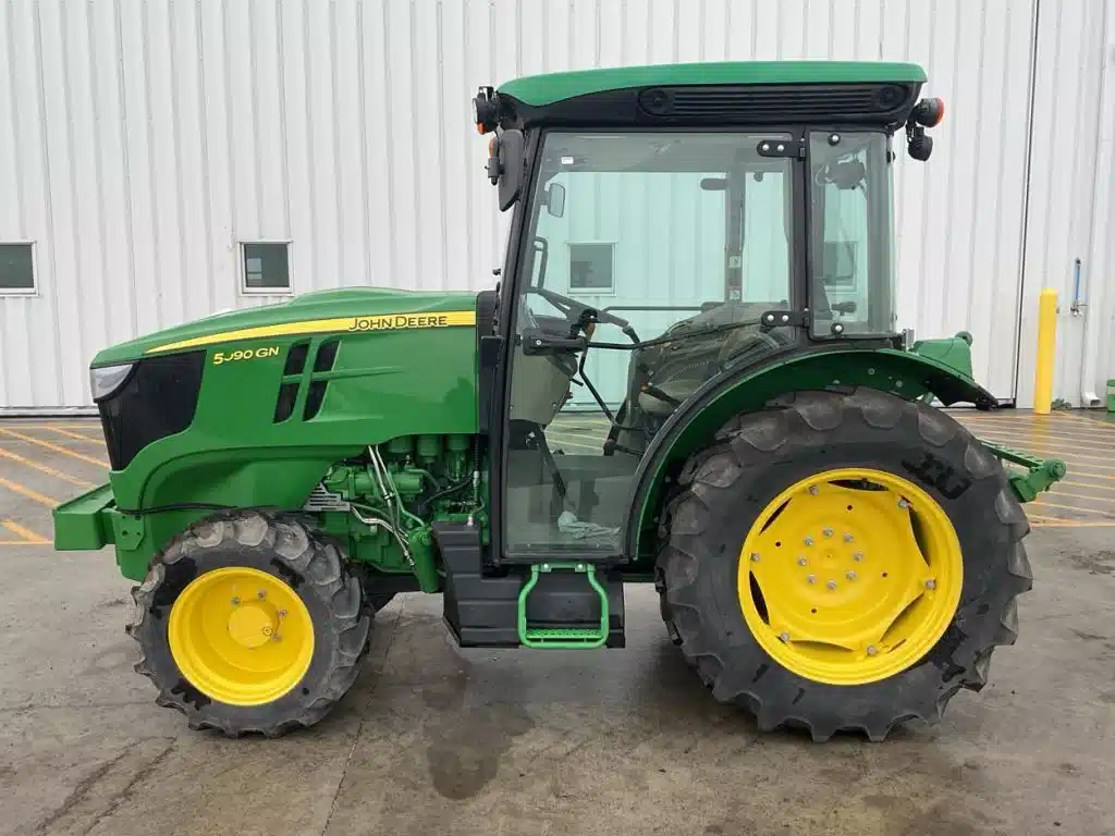 Photo de la Galerie 2 pour 2022 John Deere 5090GN Tracteur