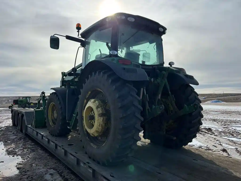 Photo de la Galerie 2 pour 2013 John Deere 6140R Tracteur
