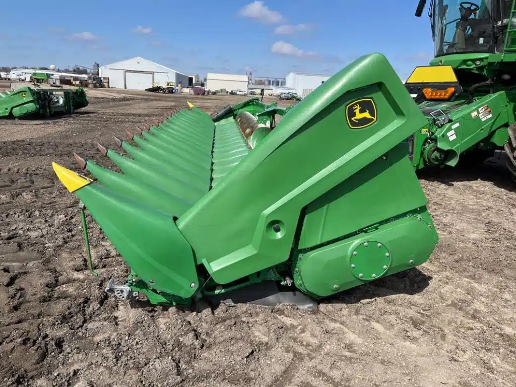 Gallery image 2 for 2022 John Deere C18R Header - Row Crop
