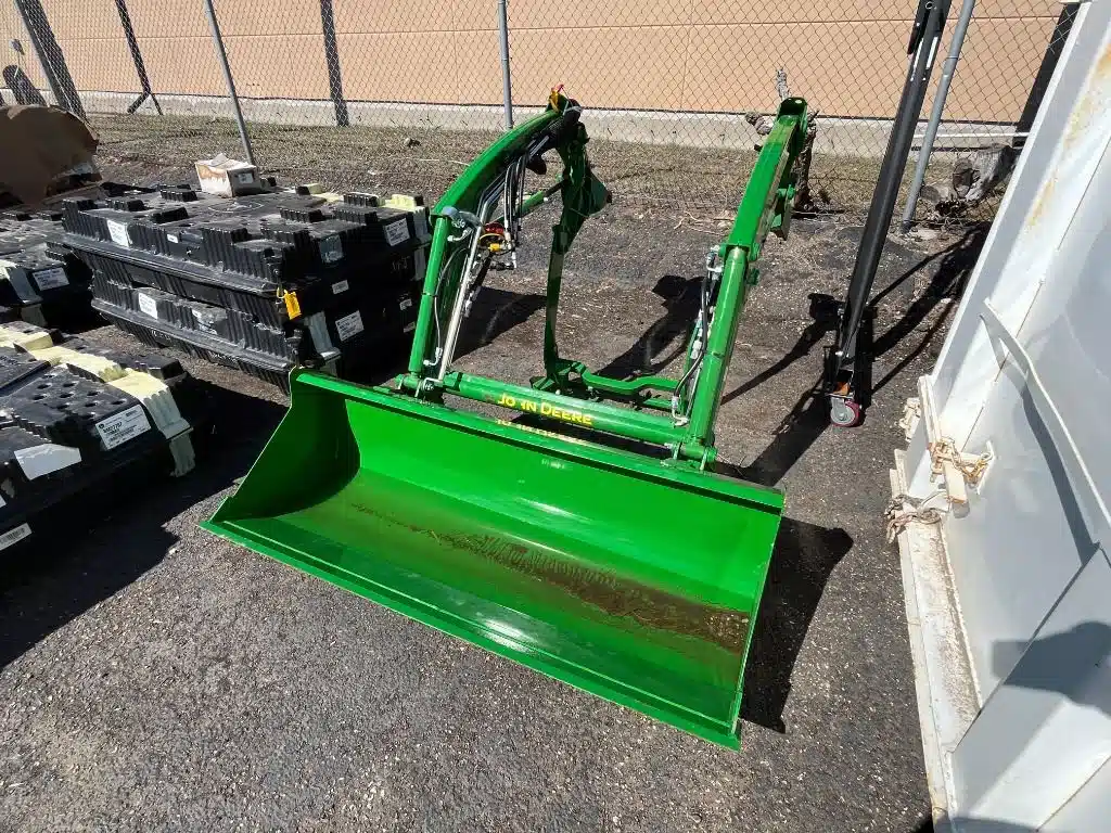 Gallery image 1 for 2022 John Deere 320R Front End Loader