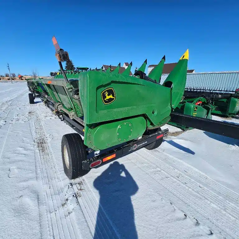 Gallery image 2 for 2024 John Deere C18R Header - Row Crop