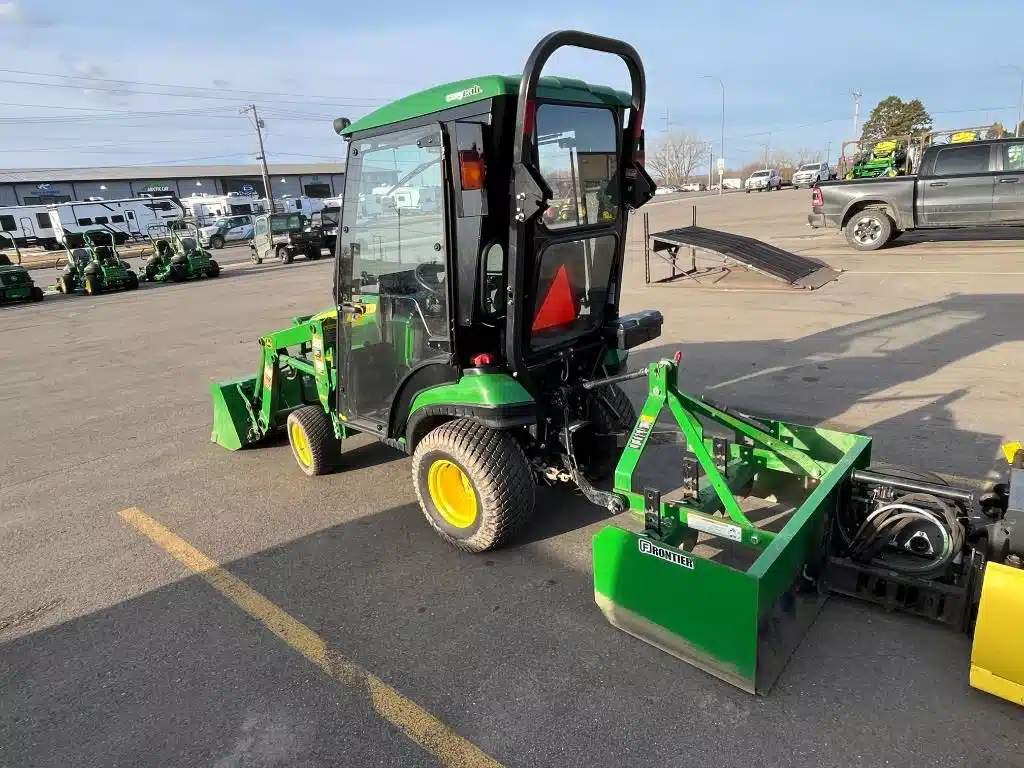 Gallery image 2 for 2013 John Deere 1026R Tractor