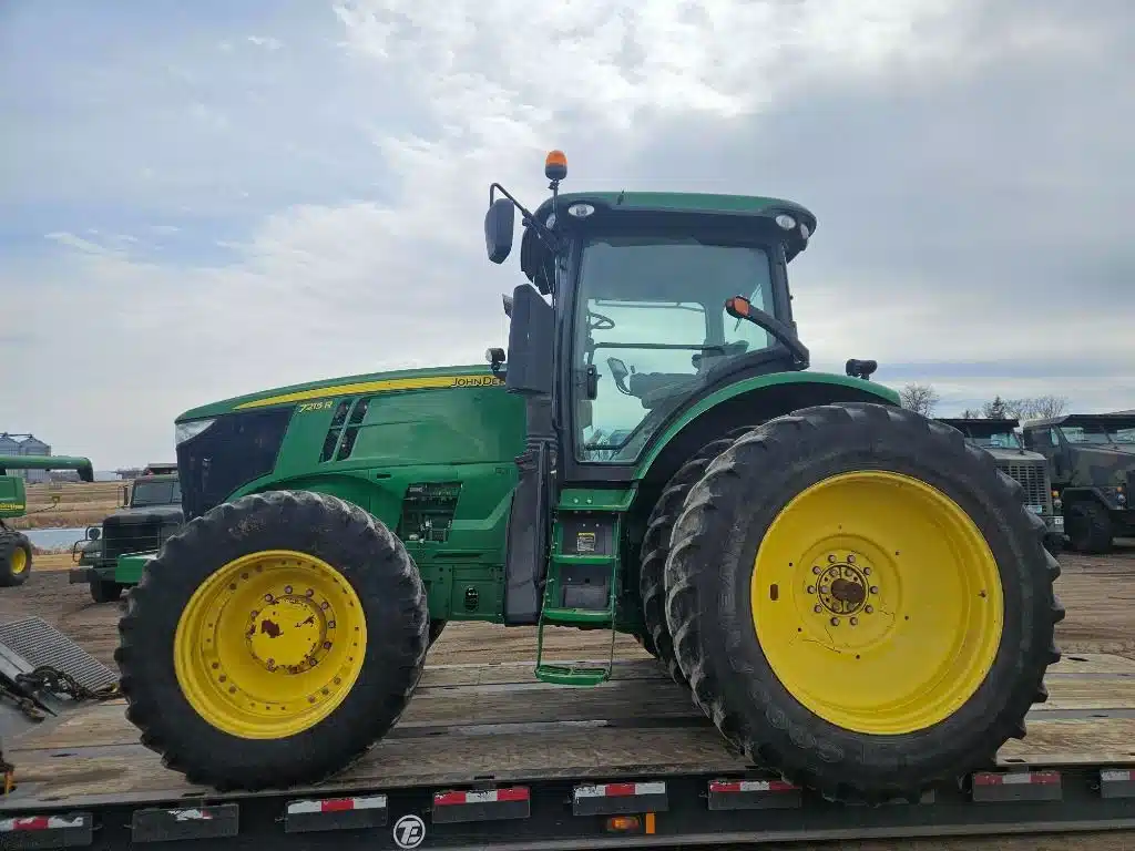 Gallery image 2 for 2013 John Deere 7215R Tractor