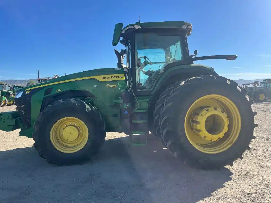 Gallery image 2 for 2021 John Deere 8R 370 Tractor
