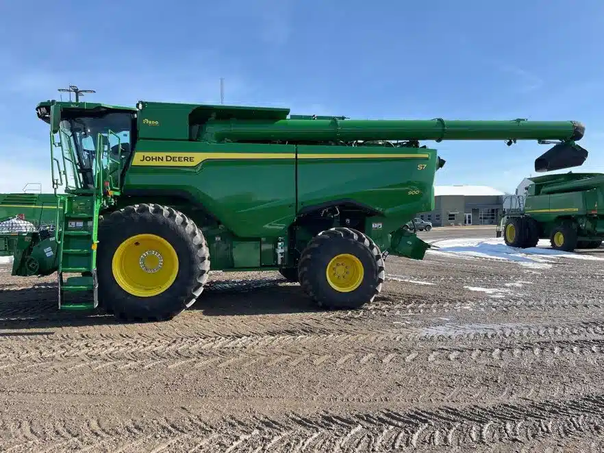 Gallery image 2 for 2025 John Deere S7 900 Combine