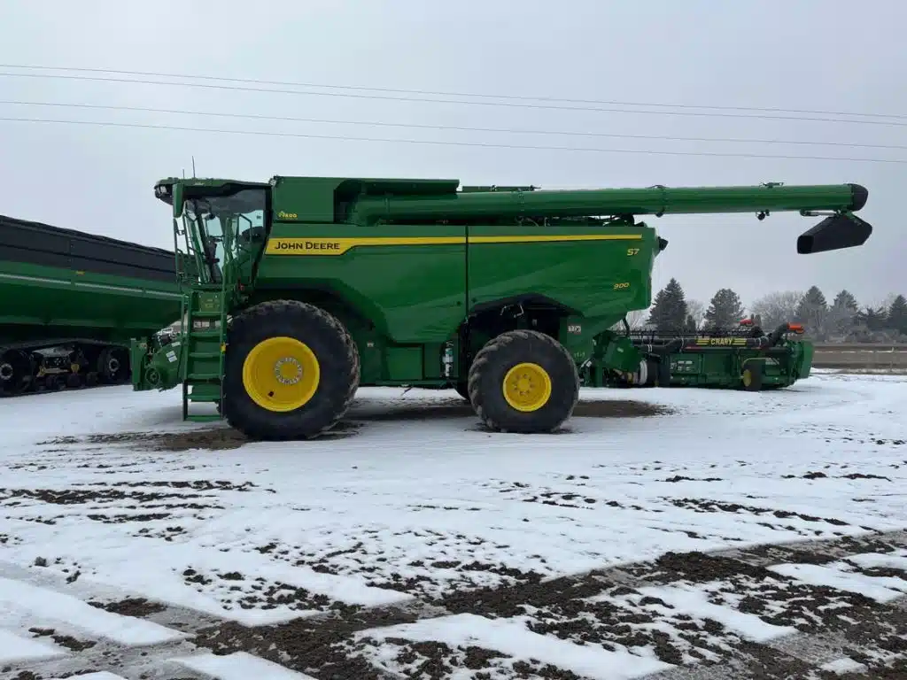Gallery image 2 for 2025 John Deere S7 900 Combine