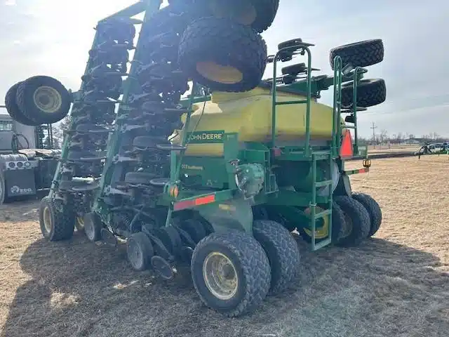 Gallery image 2 for 2010 John Deere 1990 CCS Air Drill