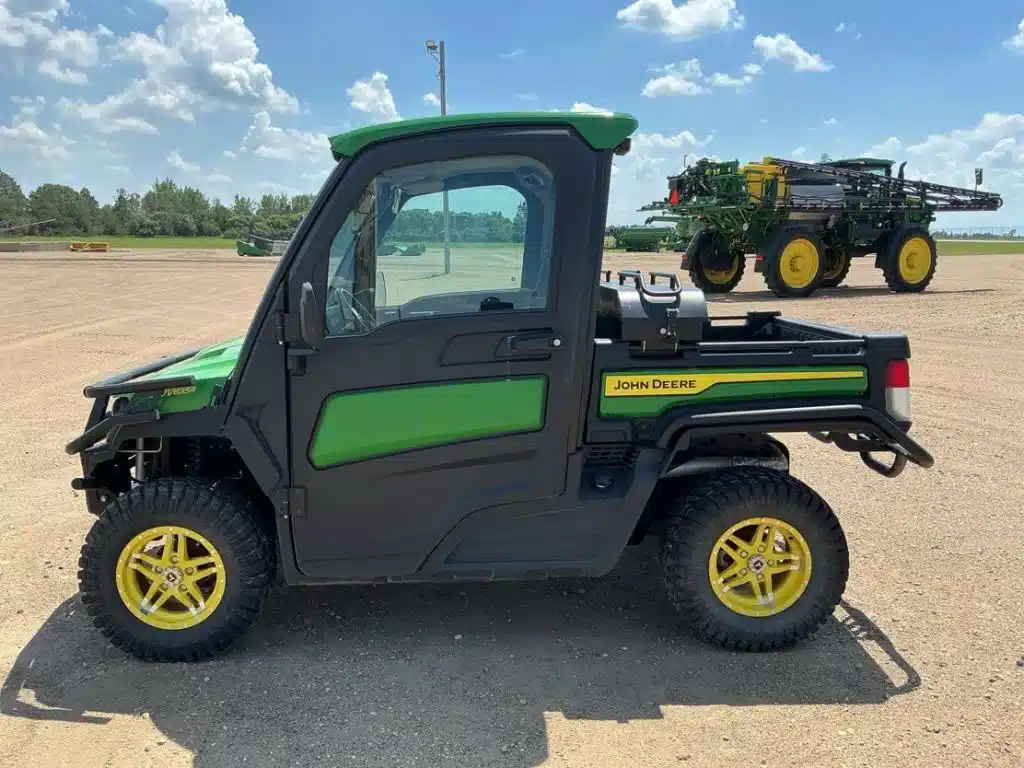 Gallery image 2 for 2023 John Deere XUV 835R Utility Vehicle