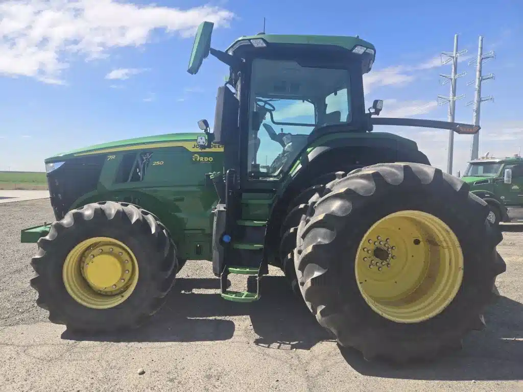 Photo de la Galerie 2 pour 2022 John Deere 7R 250 Tracteur