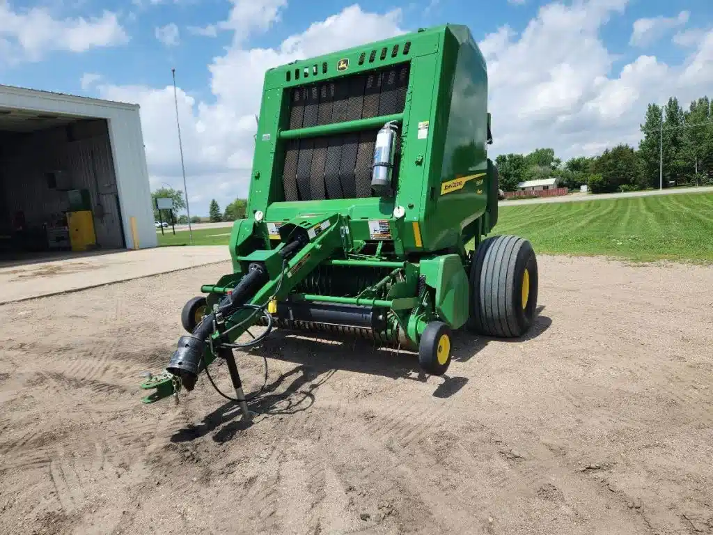 Gallery image 1 for 2024 John Deere 561M Round Baler