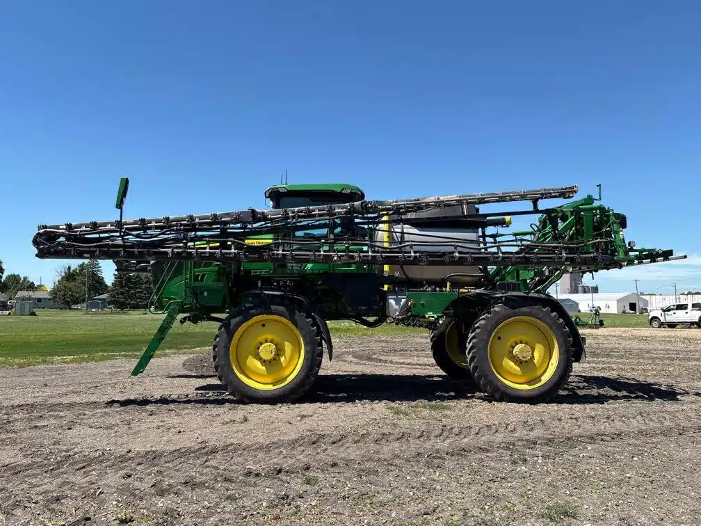 Gallery image 2 for 2022 John Deere 412R Sprayer - Self Propelled