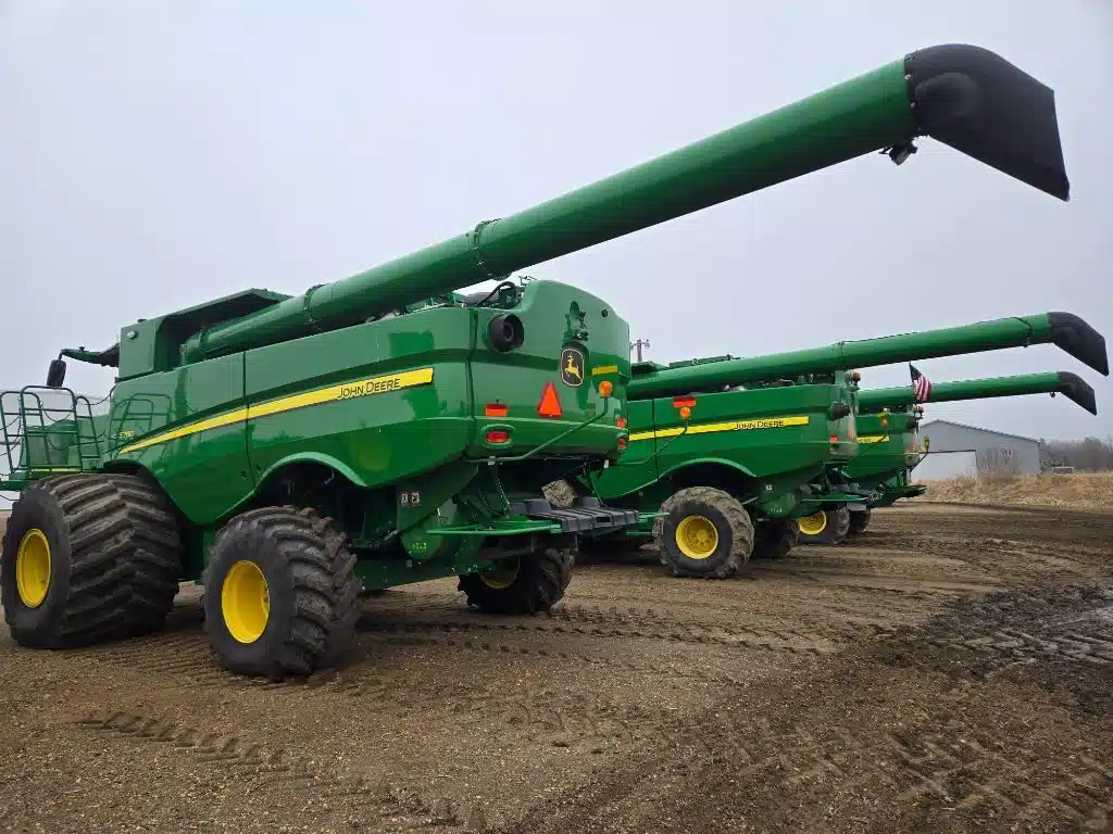 Gallery image 2 for 2023 John Deere S780 Combine